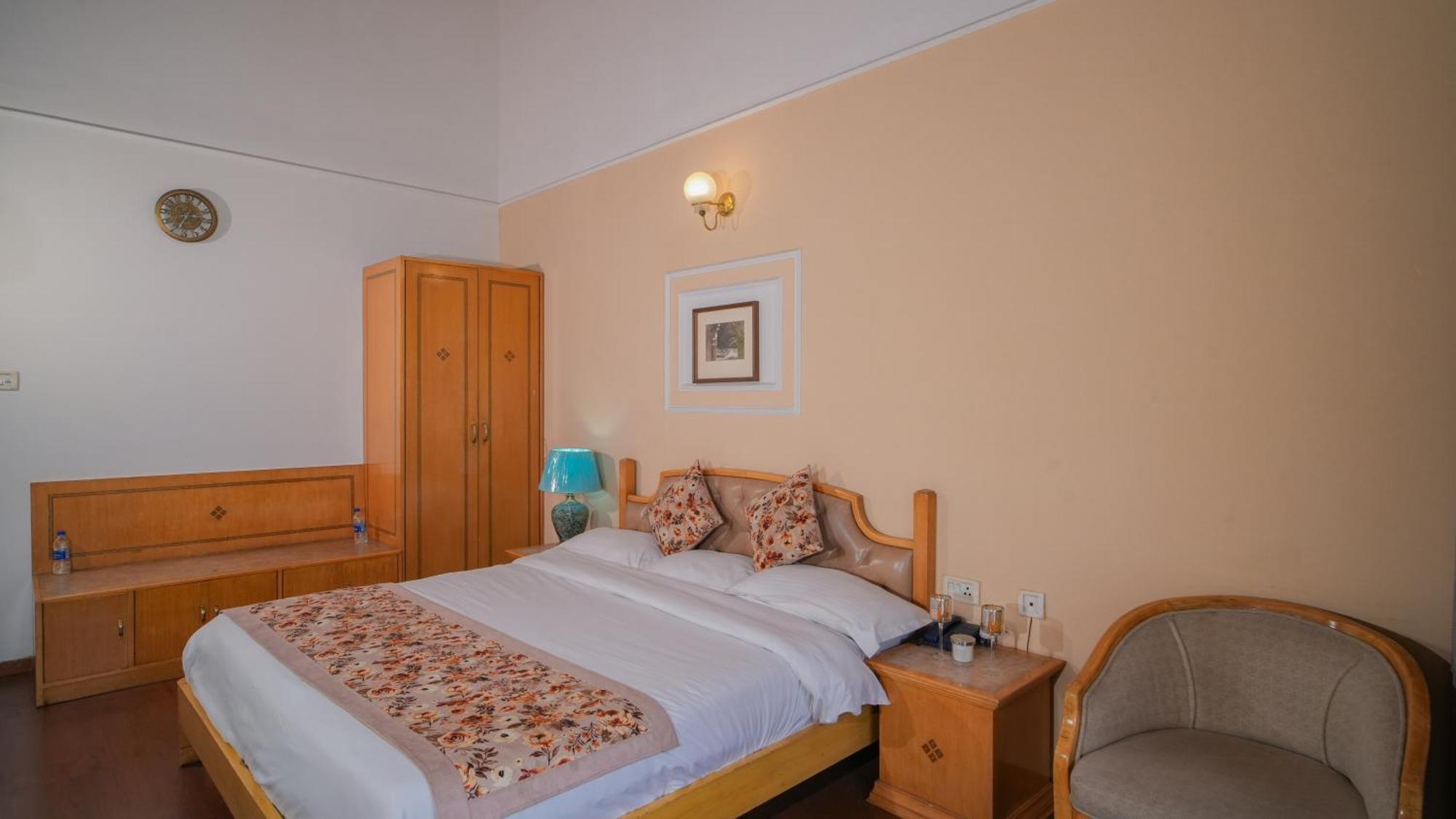Neelesh Inn- A Luxury Lake View Hotel- 20 Kms From Nainital Bhīm Tāl Dış mekan fotoğraf