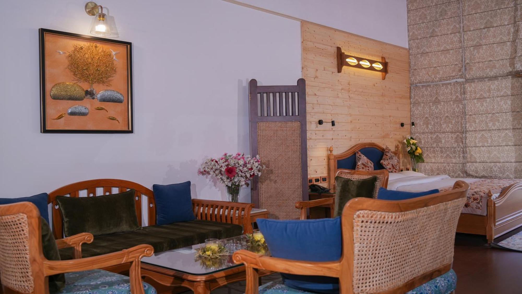 Neelesh Inn- A Luxury Lake View Hotel- 20 Kms From Nainital Bhīm Tāl Dış mekan fotoğraf