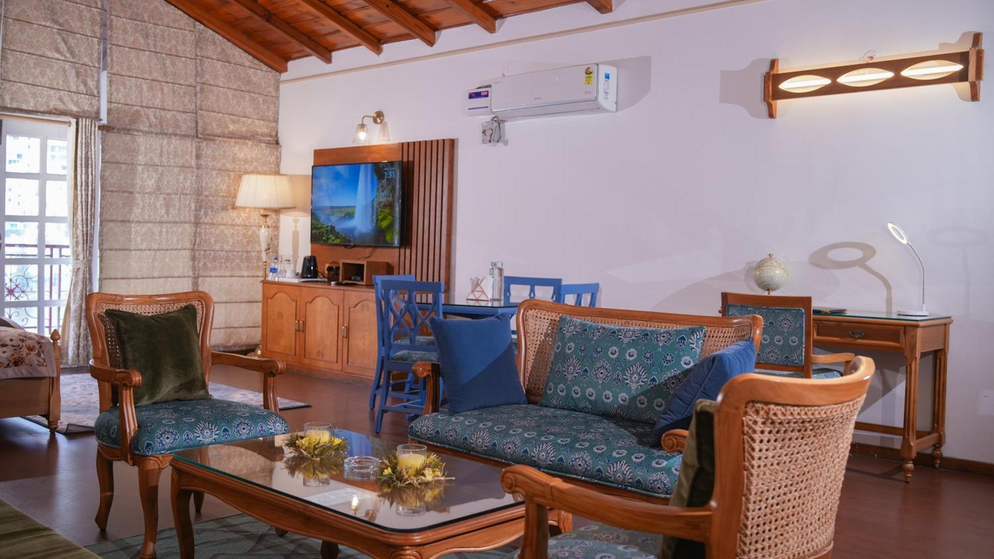 Neelesh Inn- A Luxury Lake View Hotel- 20 Kms From Nainital Bhīm Tāl Dış mekan fotoğraf