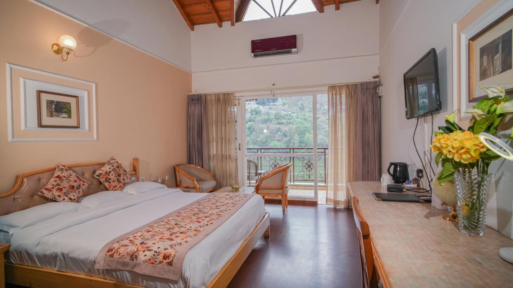 Neelesh Inn- A Luxury Lake View Hotel- 20 Kms From Nainital Bhīm Tāl Dış mekan fotoğraf