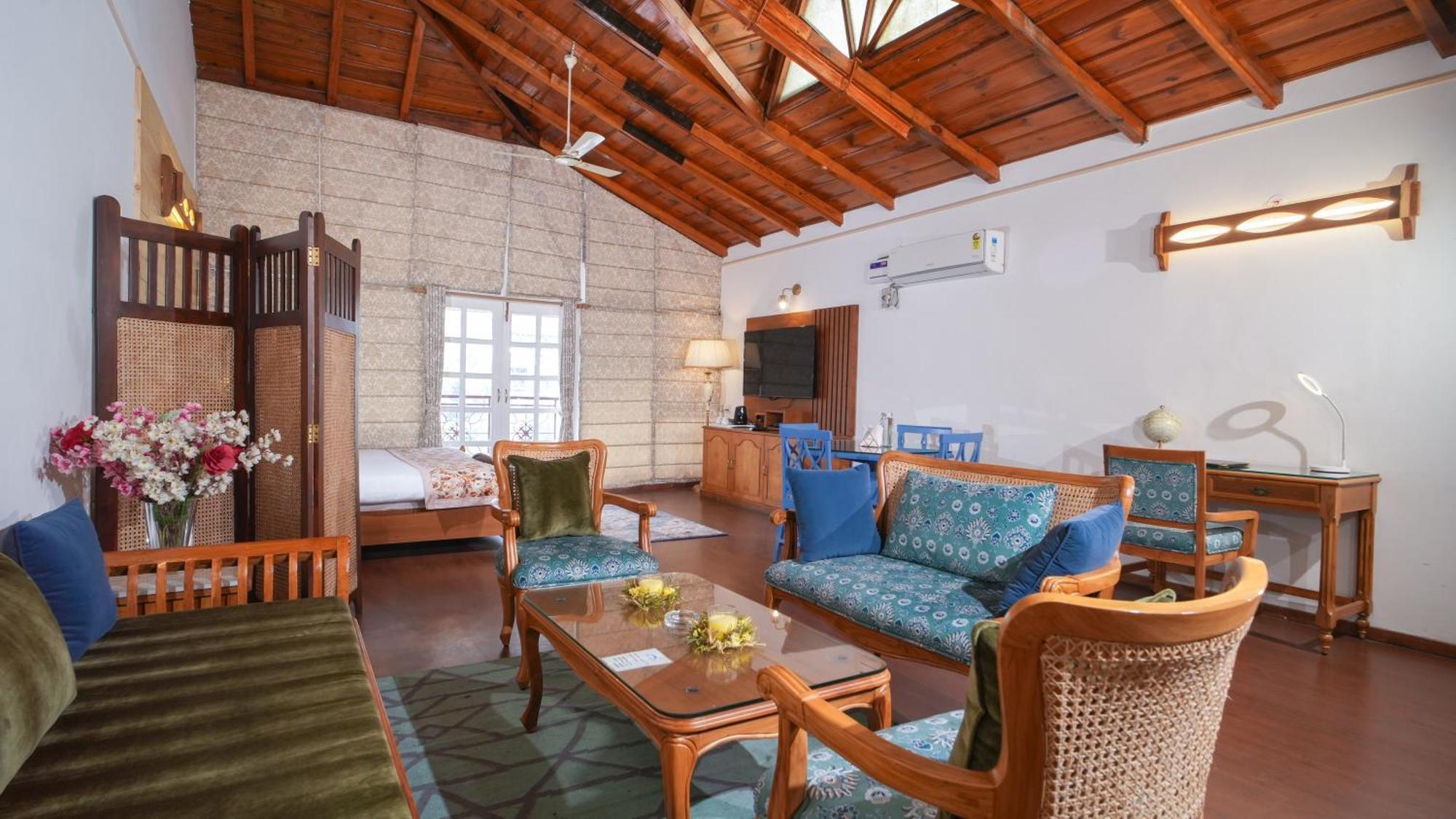 Neelesh Inn- A Luxury Lake View Hotel- 20 Kms From Nainital Bhīm Tāl Dış mekan fotoğraf