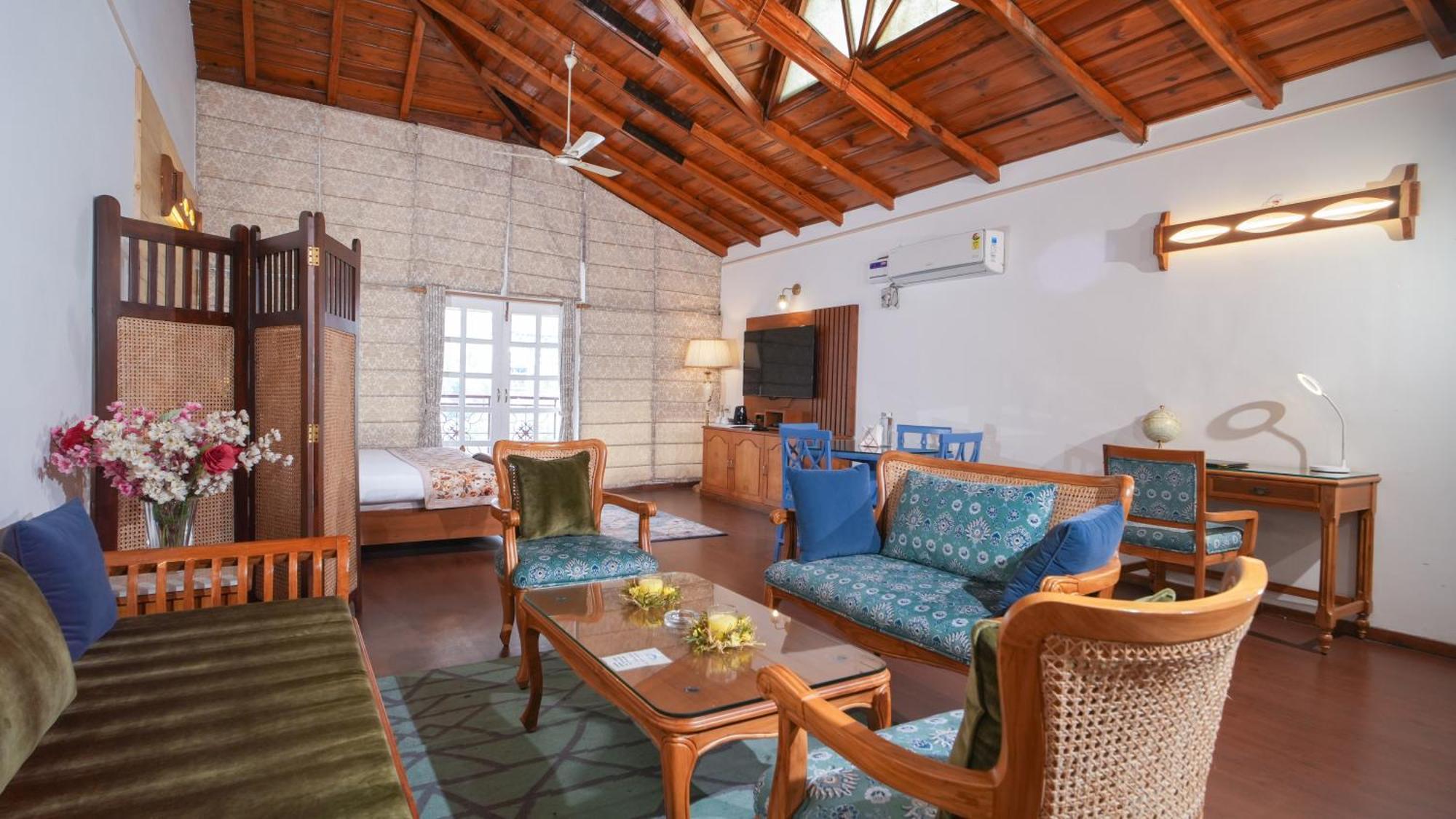 Neelesh Inn- A Luxury Lake View Hotel- 20 Kms From Nainital Bhīm Tāl Dış mekan fotoğraf
