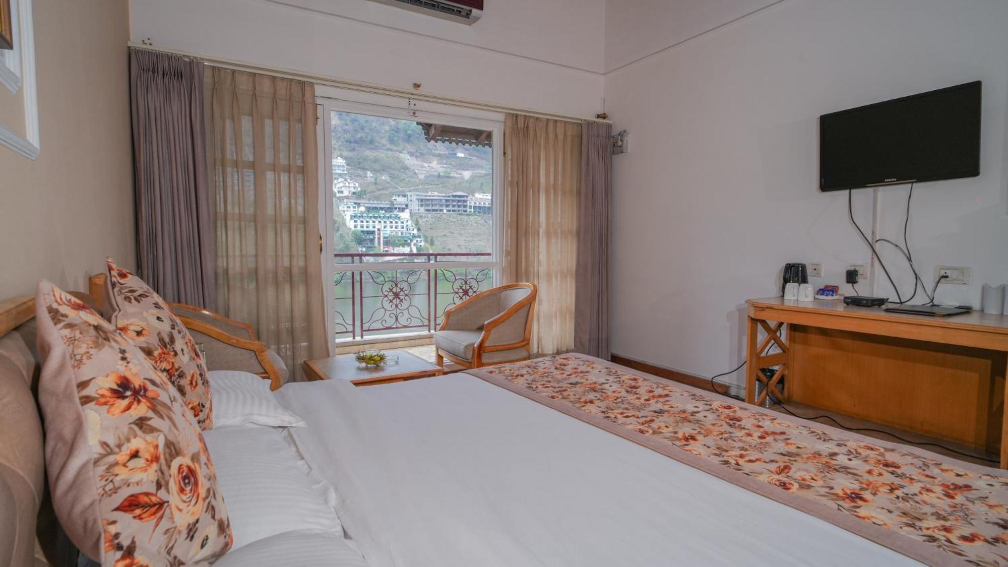 Neelesh Inn- A Luxury Lake View Hotel- 20 Kms From Nainital Bhīm Tāl Dış mekan fotoğraf