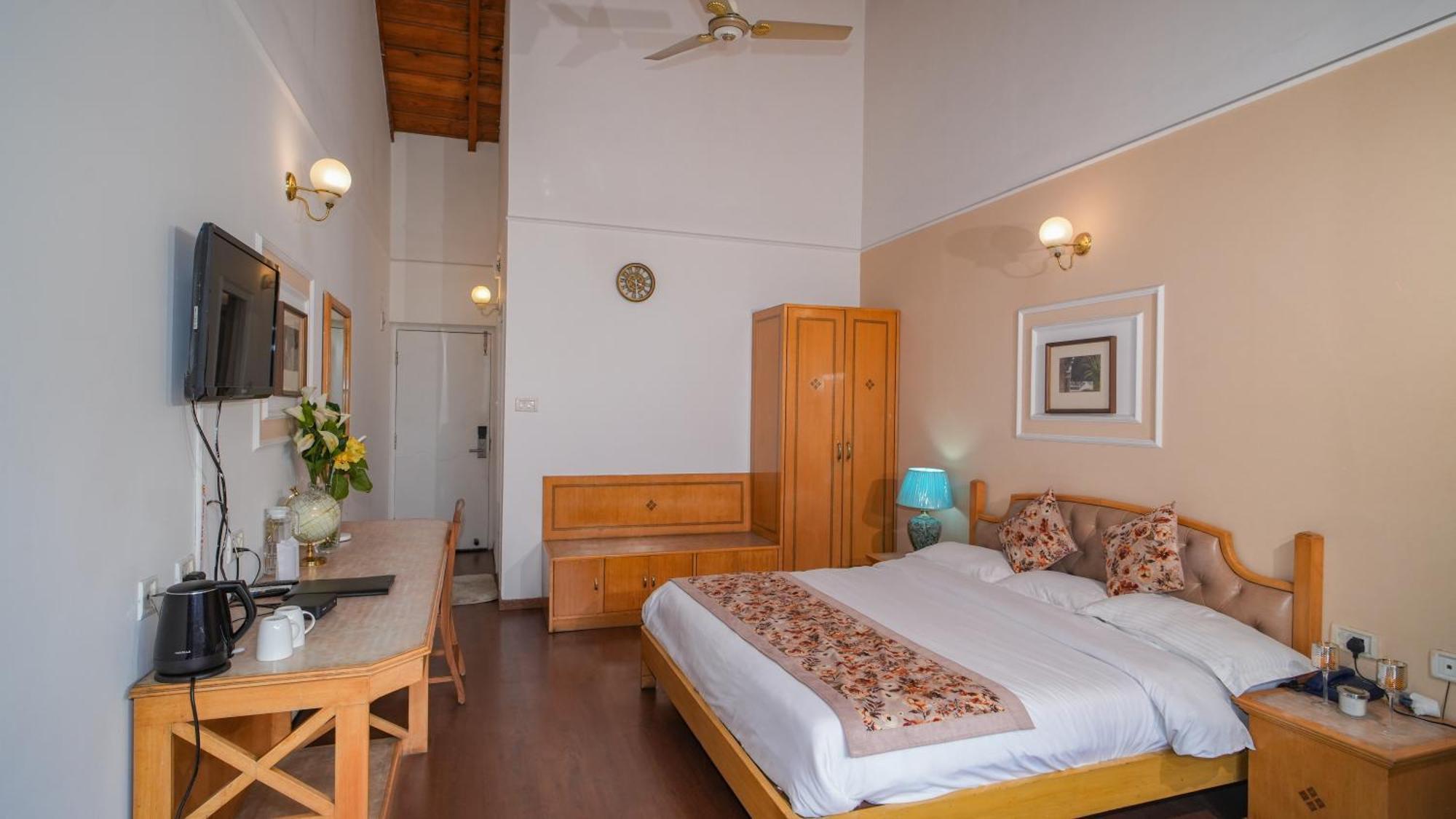 Neelesh Inn- A Luxury Lake View Hotel- 20 Kms From Nainital Bhīm Tāl Dış mekan fotoğraf