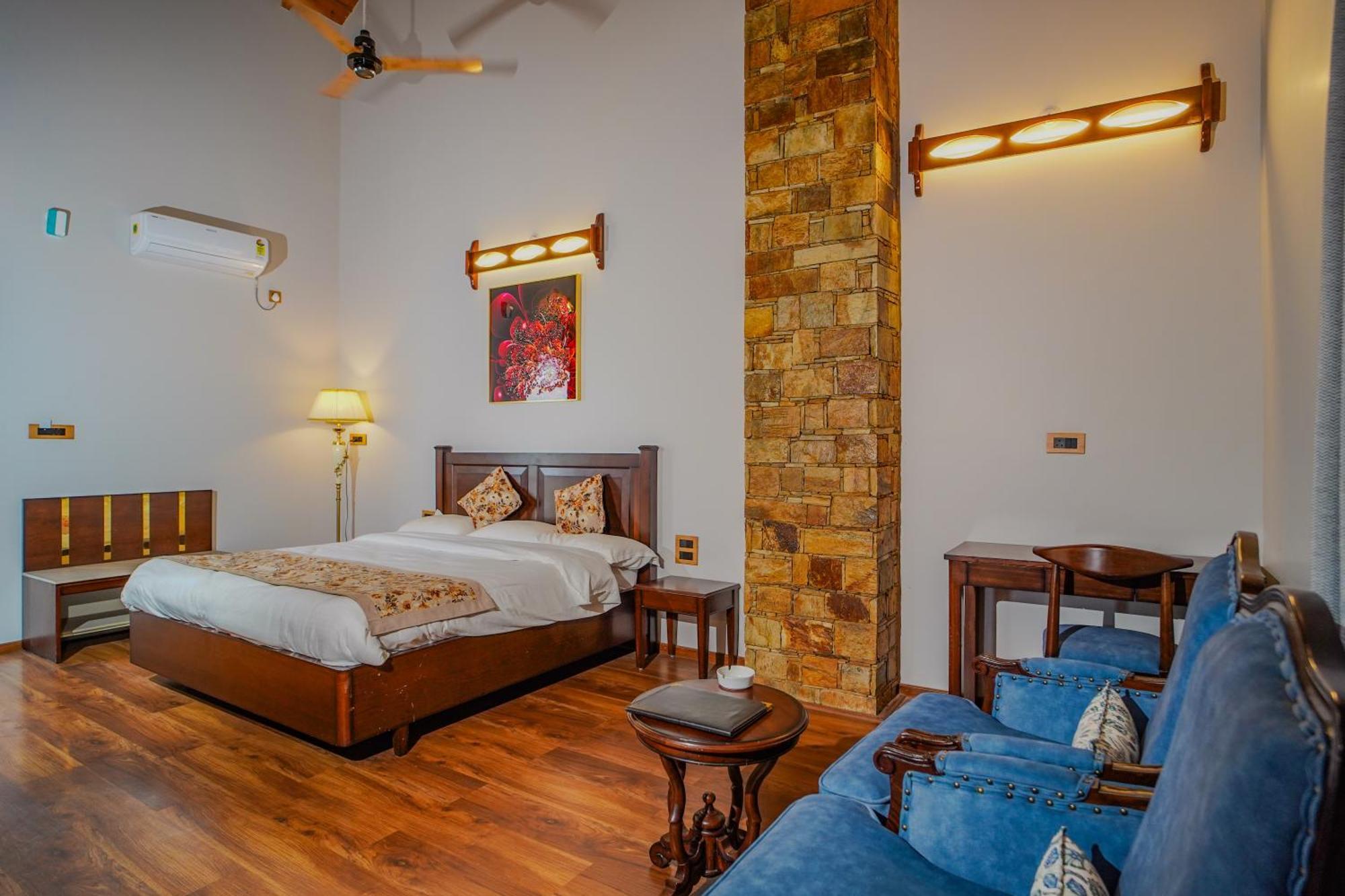 Neelesh Inn- A Luxury Lake View Hotel- 20 Kms From Nainital Bhīm Tāl Dış mekan fotoğraf