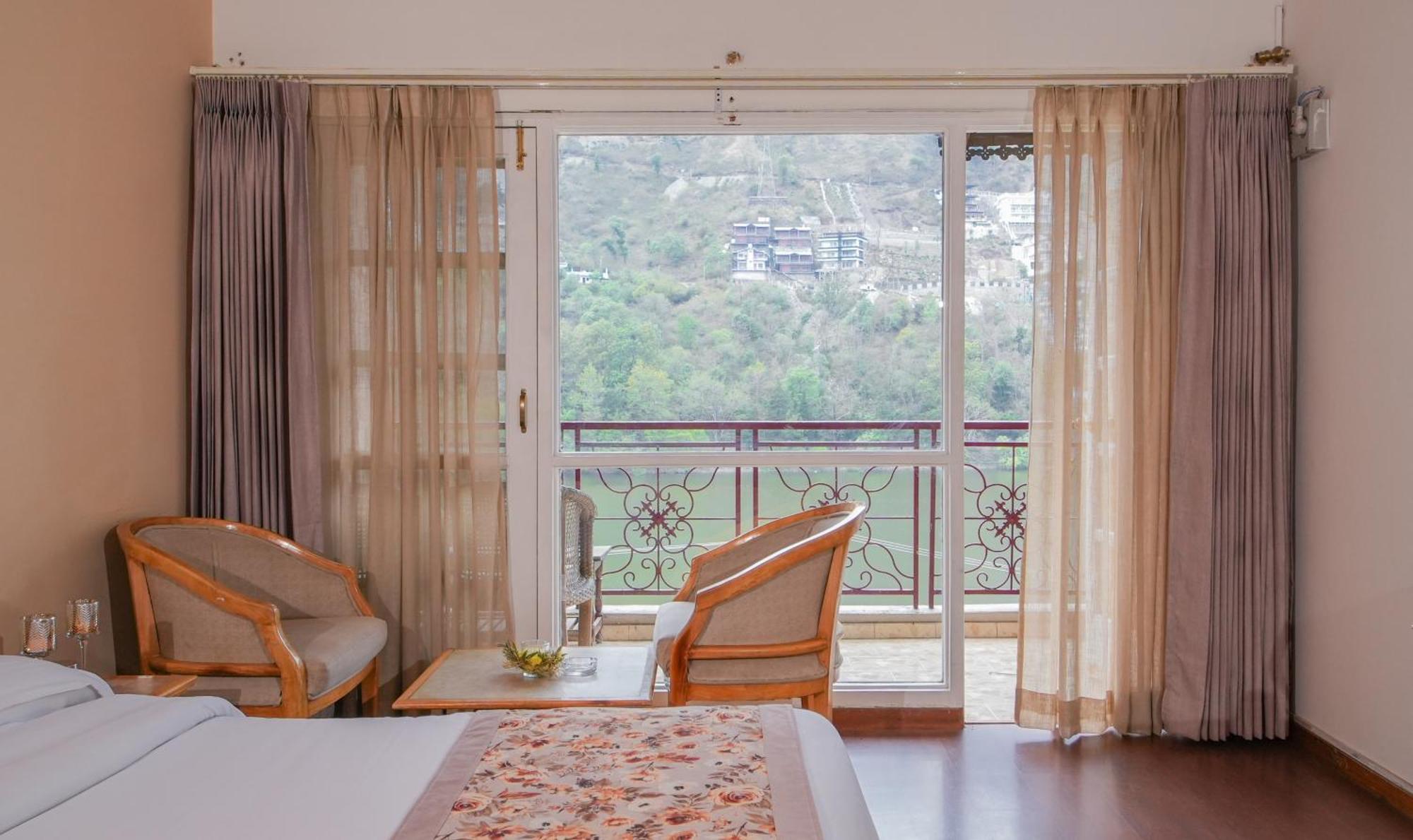 Neelesh Inn- A Luxury Lake View Hotel- 20 Kms From Nainital Bhīm Tāl Dış mekan fotoğraf