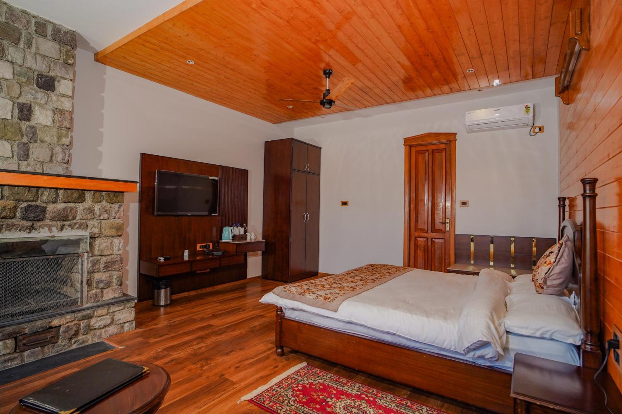 Neelesh Inn- A Luxury Lake View Hotel- 20 Kms From Nainital Bhīm Tāl Dış mekan fotoğraf