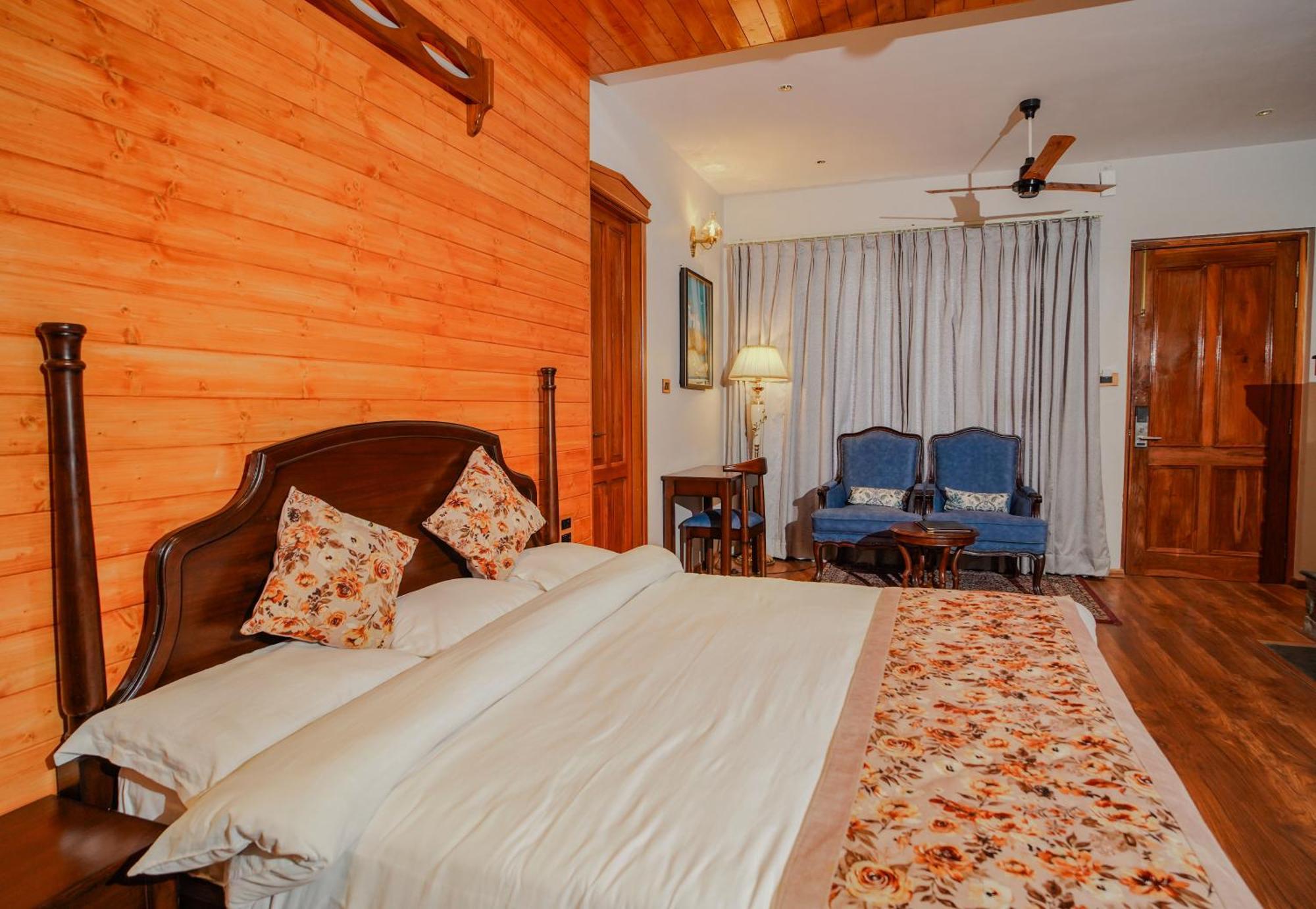 Neelesh Inn- A Luxury Lake View Hotel- 20 Kms From Nainital Bhīm Tāl Dış mekan fotoğraf