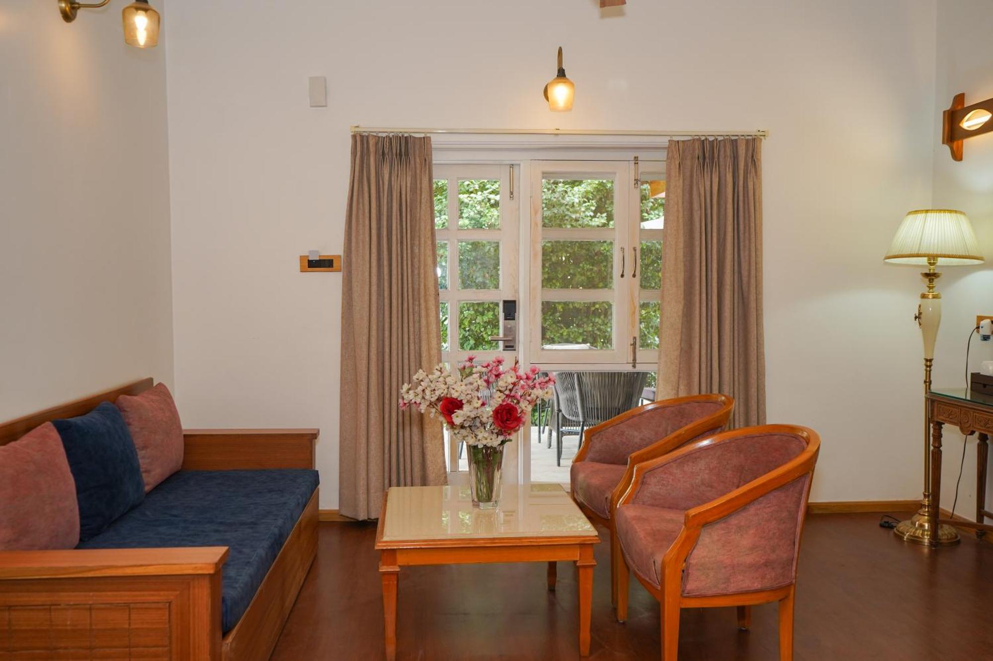 Neelesh Inn- A Luxury Lake View Hotel- 20 Kms From Nainital Bhīm Tāl Dış mekan fotoğraf