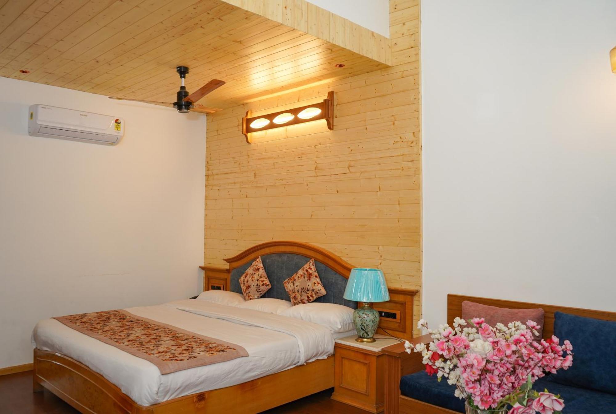 Neelesh Inn- A Luxury Lake View Hotel- 20 Kms From Nainital Bhīm Tāl Dış mekan fotoğraf