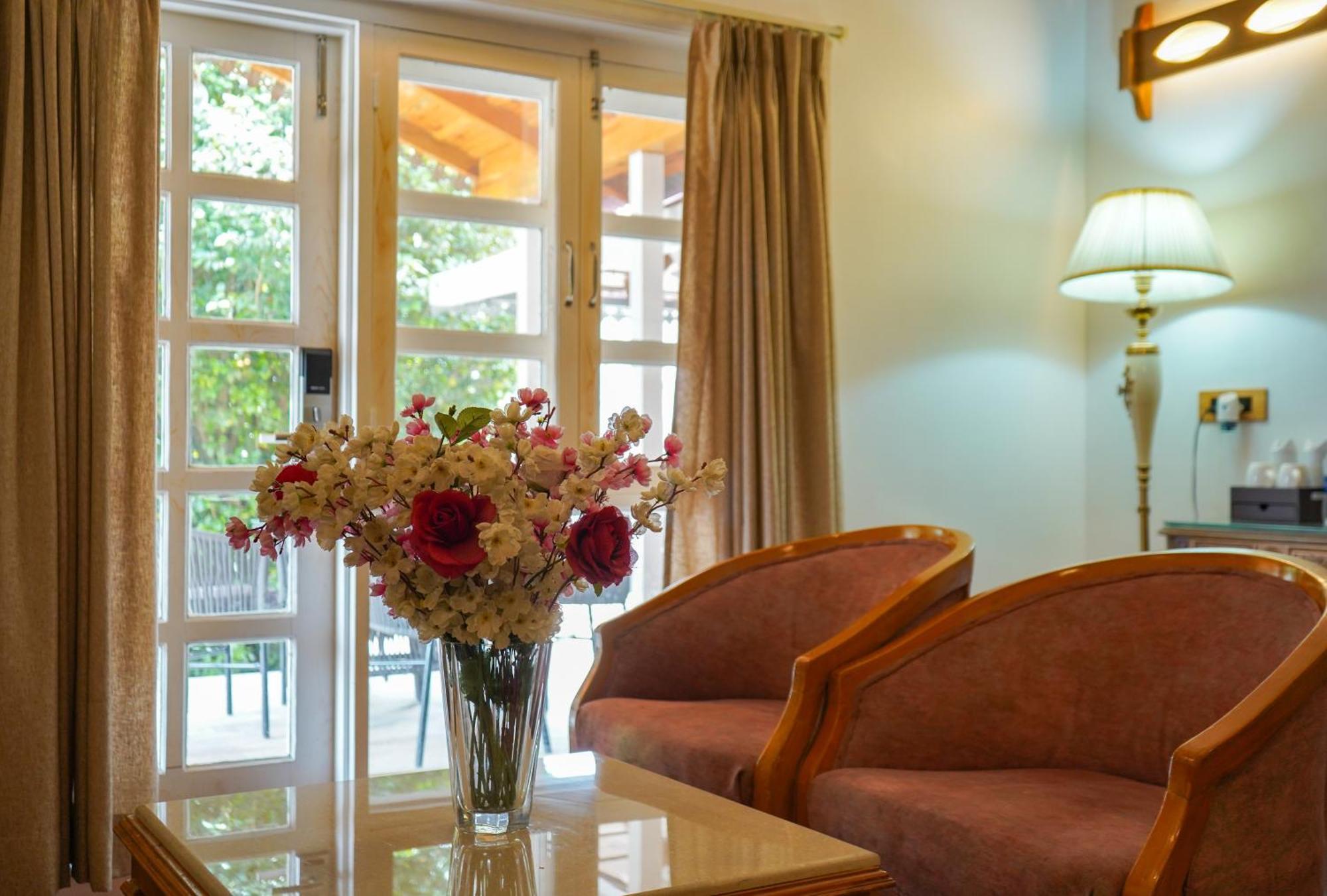 Neelesh Inn- A Luxury Lake View Hotel- 20 Kms From Nainital Bhīm Tāl Dış mekan fotoğraf