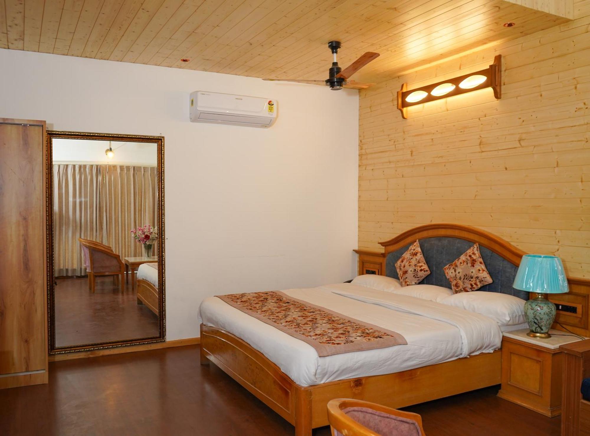 Neelesh Inn- A Luxury Lake View Hotel- 20 Kms From Nainital Bhīm Tāl Dış mekan fotoğraf