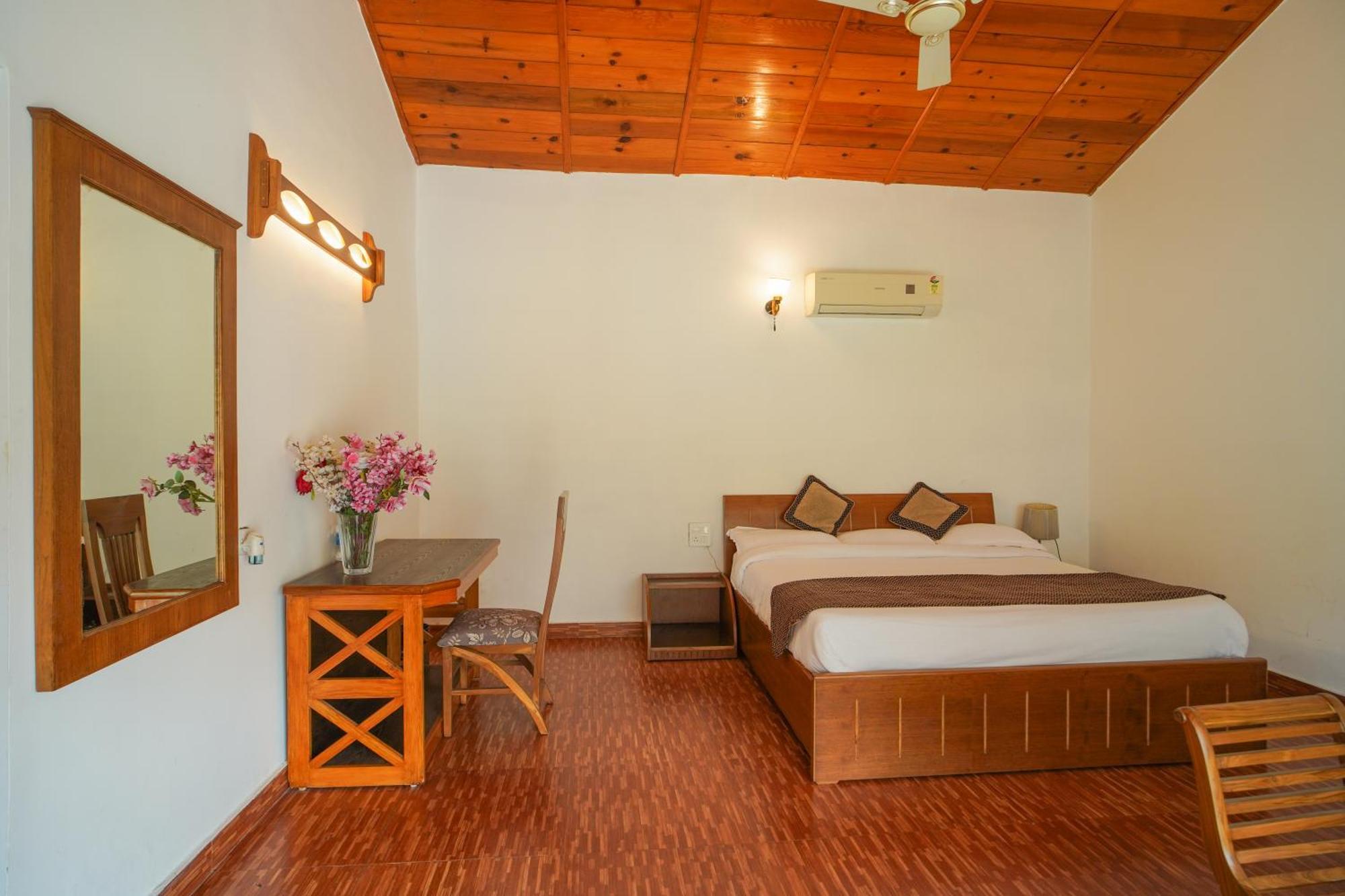 Neelesh Inn- A Luxury Lake View Hotel- 20 Kms From Nainital Bhīm Tāl Dış mekan fotoğraf