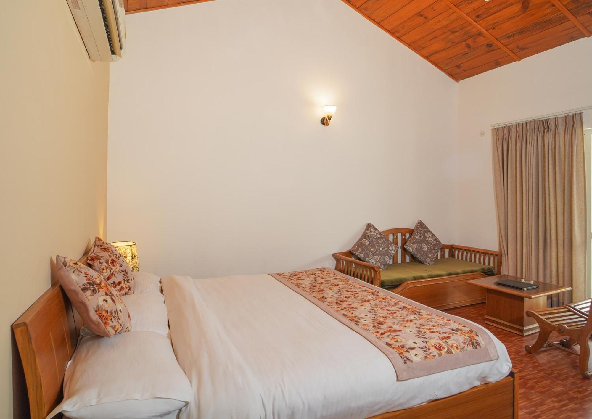 Neelesh Inn- A Luxury Lake View Hotel- 20 Kms From Nainital Bhīm Tāl Dış mekan fotoğraf