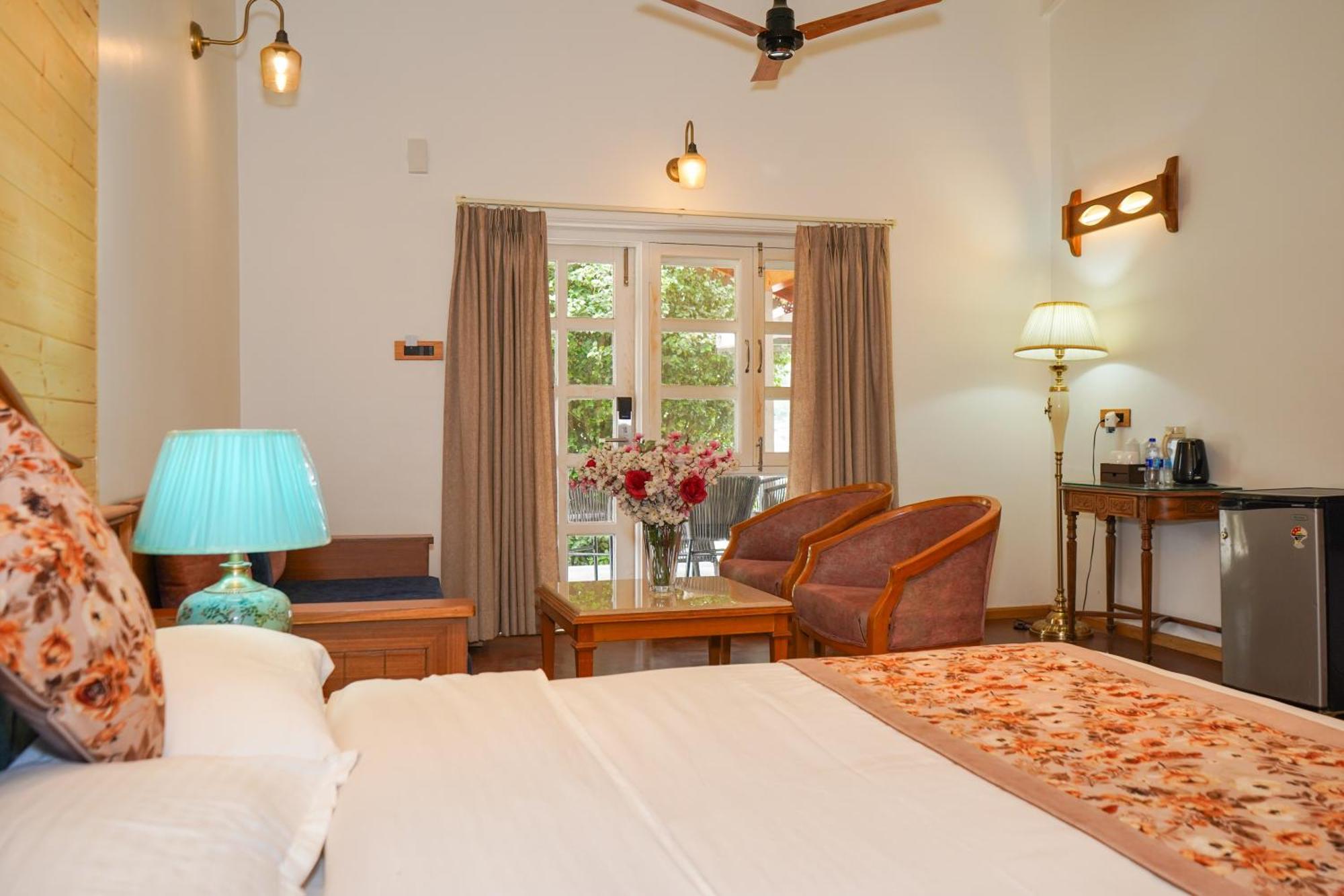 Neelesh Inn- A Luxury Lake View Hotel- 20 Kms From Nainital Bhīm Tāl Dış mekan fotoğraf