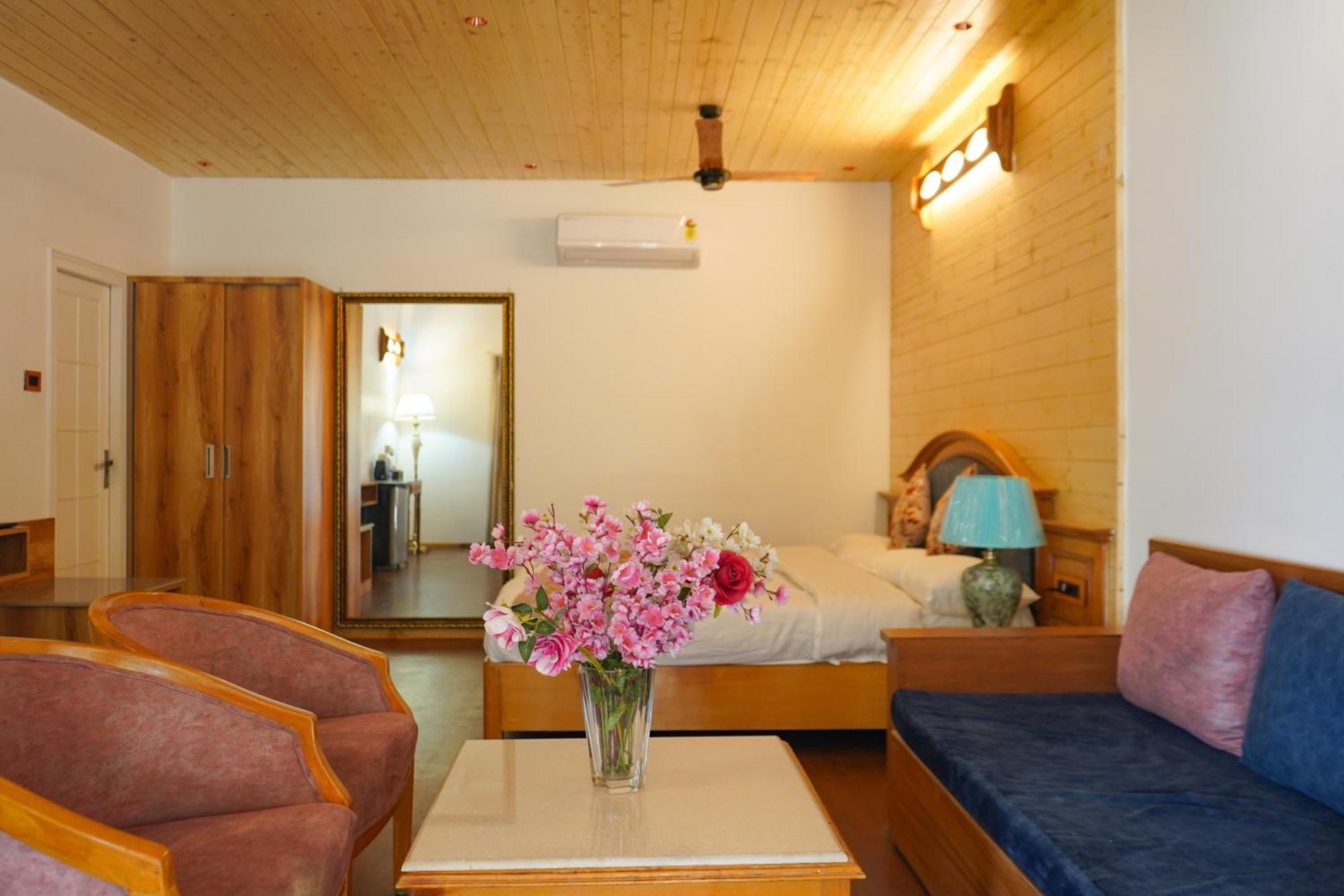 Neelesh Inn- A Luxury Lake View Hotel- 20 Kms From Nainital Bhīm Tāl Dış mekan fotoğraf